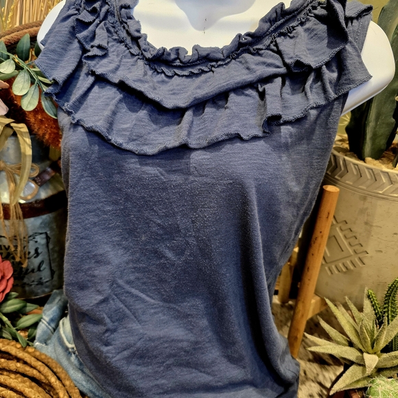 Eddie Bauer Ruffled Navy Top - Picture 1 of 3